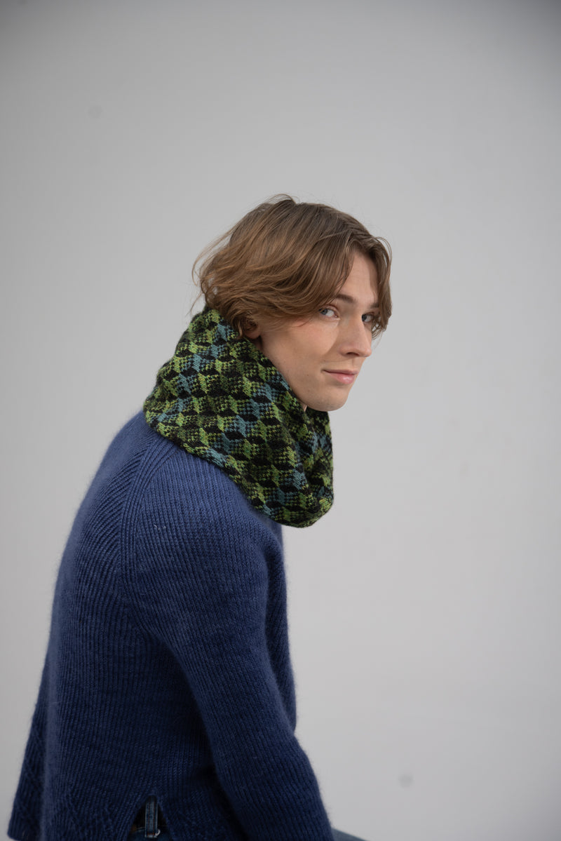 Load image into Gallery viewer, Mirry Dancers Cowl
