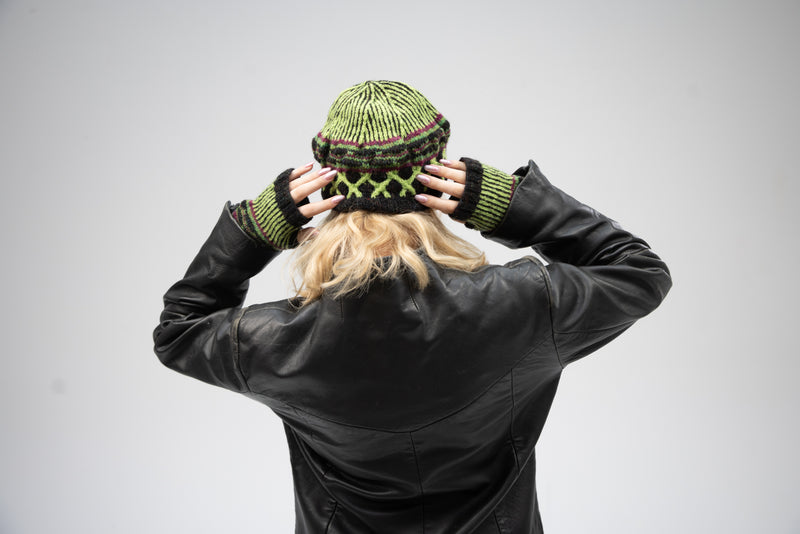 Load image into Gallery viewer, Northern Lights Beanie and Mitts

