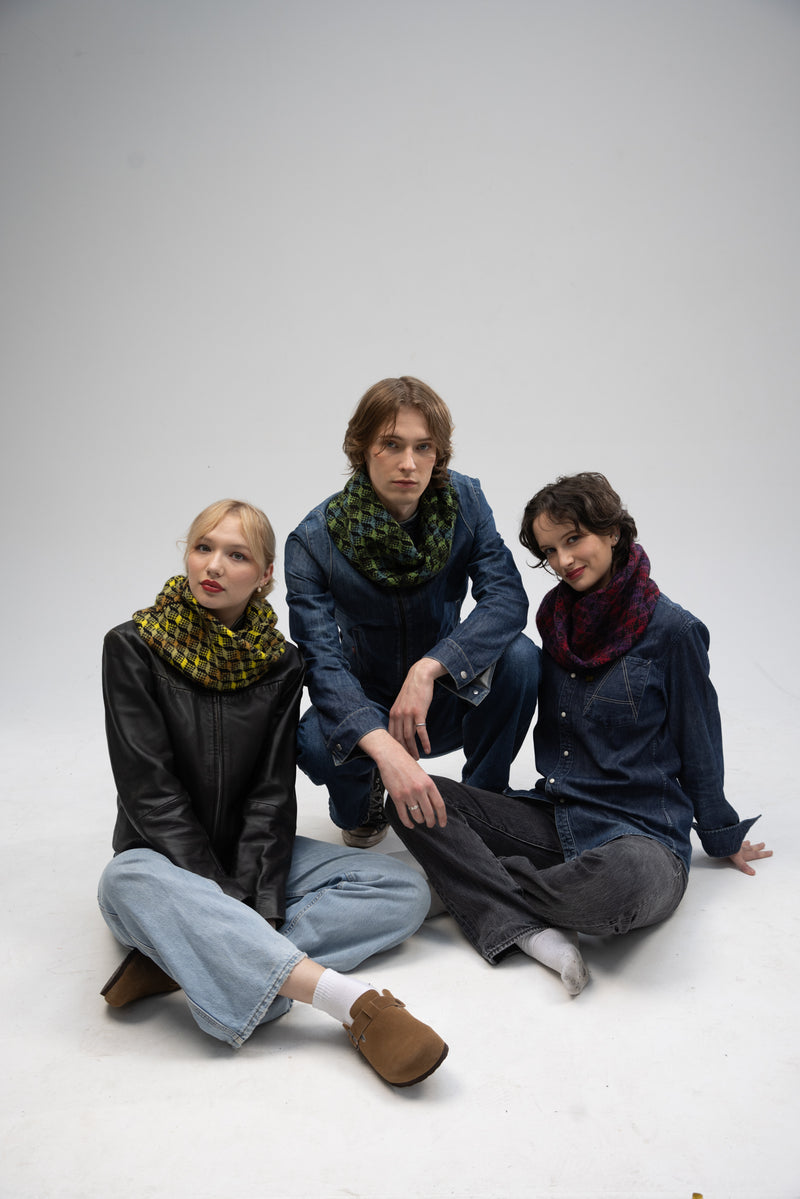 Load image into Gallery viewer, Mirry Dancers Cowl
