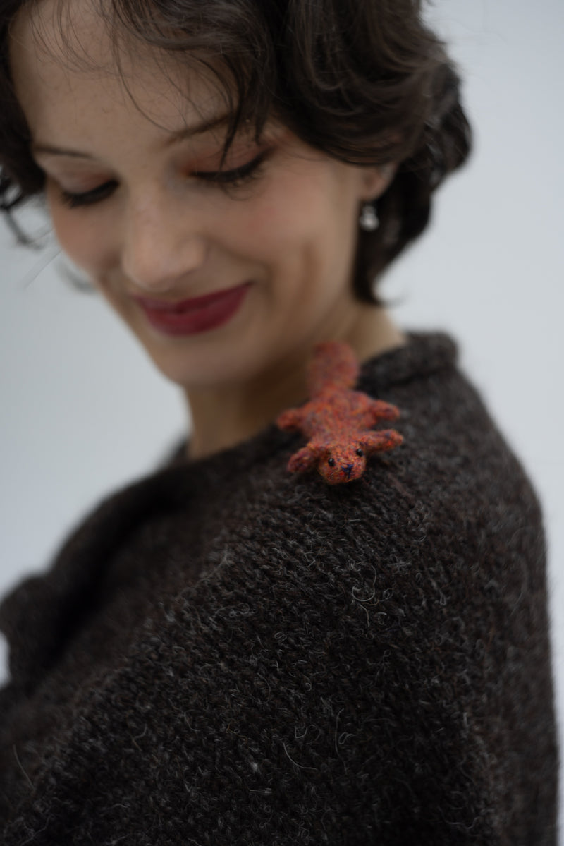 Load image into Gallery viewer, Red Squirrel Brooch
