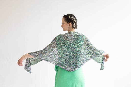 Lèana 2-colour brioche shawl by Samira Hill